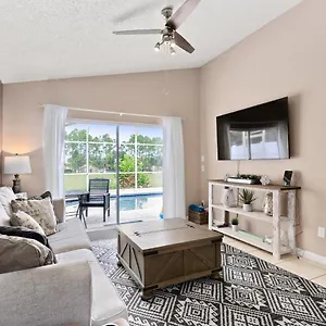 Villa Charming Perfect For Family, Garden View, Davenport